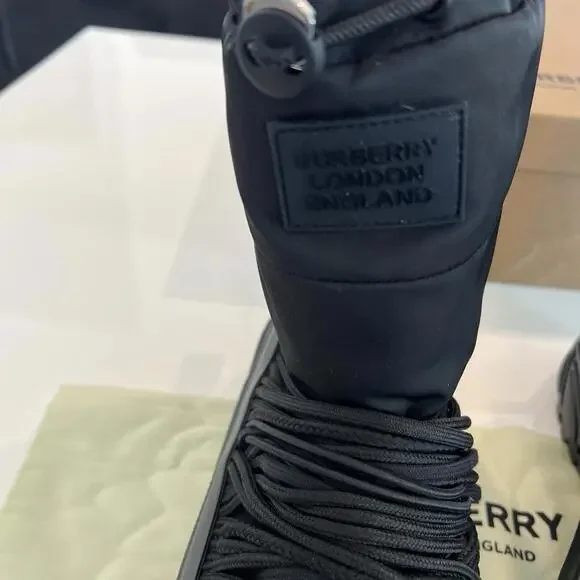 $1190 Burberry Men's Black Arthur Puffy Winter ❄️ Boots - EU44/US11
